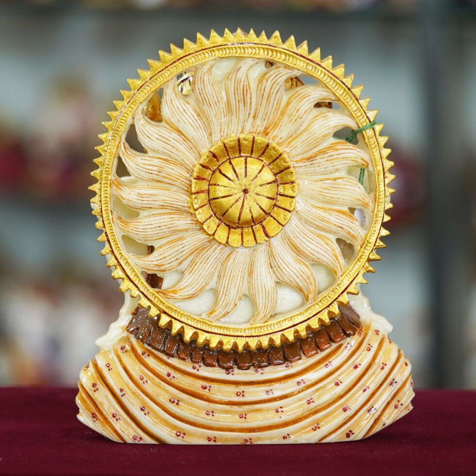 Lord Ganesha Bust Idol with Golden Crown – Decorative Ganesh Statue for Home Temple & Gifting
(BLACKLUXE CRAFTS) - BLACKLUXECRAFTS