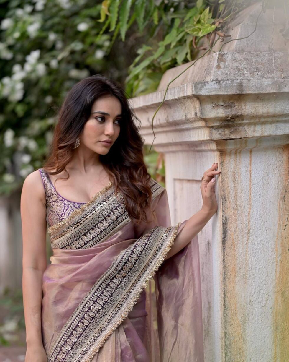 Handmade Designer Banarasi Saree with Zari Border – Elegant Purple & Gold Silk Saree for Wedding & Party Wear | Indian Ethnic Wear (BLACKLUXE CRAFTS)