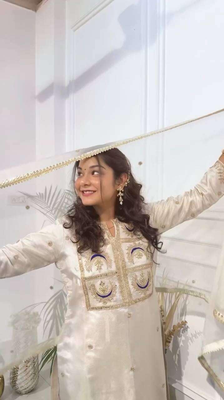 Off-White Embroidered Kurta Set with Dupatta – Elegant Festive & Party Wear Indian Outfit for Women
(BLACKLUXE CRAFTS) - BLACKLUXECRAFTS