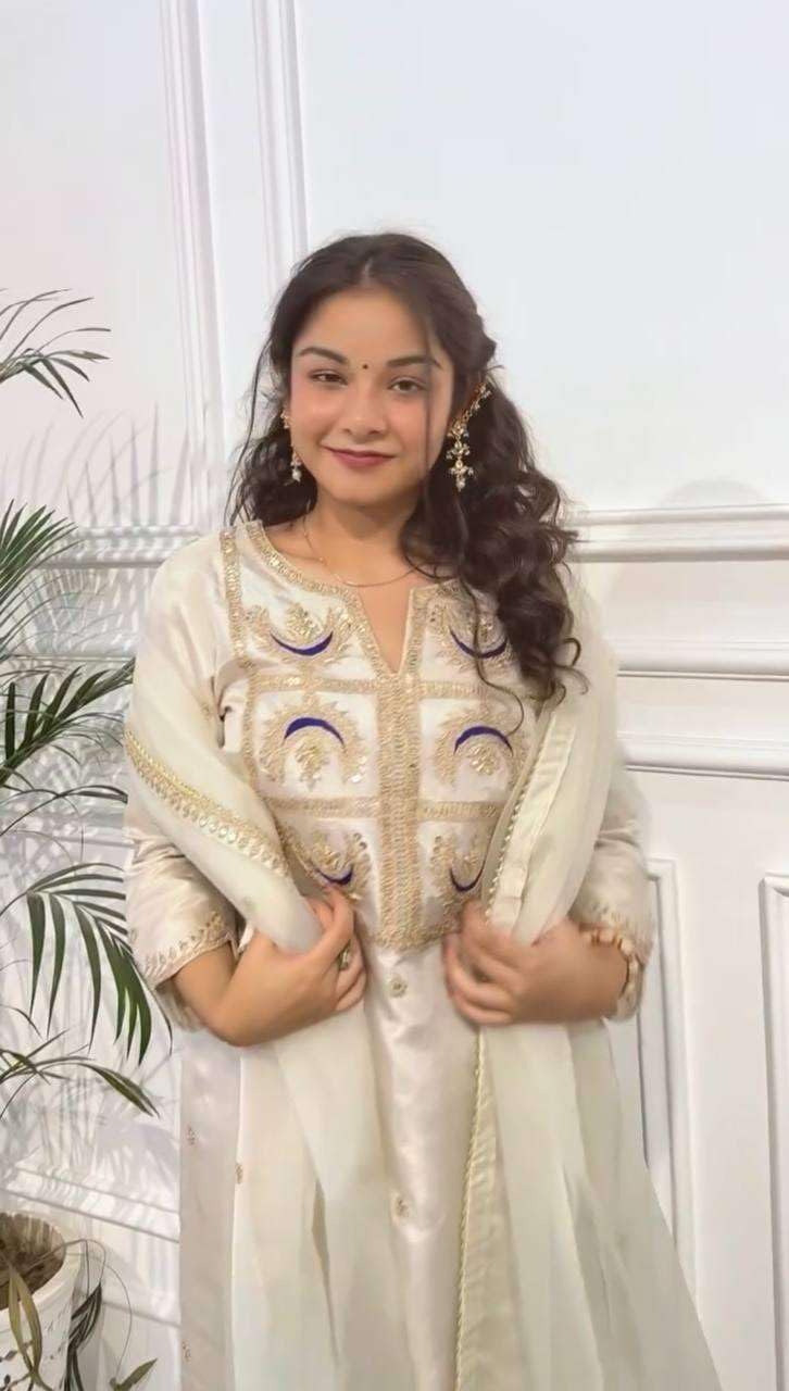 Off-White Embroidered Kurta Set with Dupatta – Elegant Festive & Party Wear Indian Outfit for Women
(BLACKLUXE CRAFTS) - BLACKLUXECRAFTS