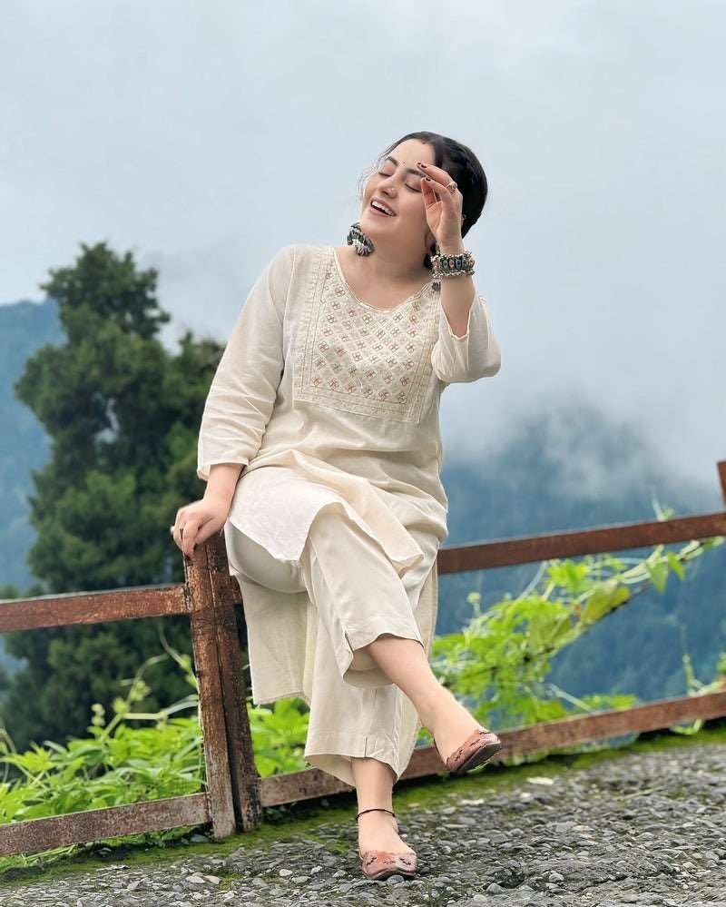 Elegant Off-White Cotton Kurta Pant Set – Casual & Festive Ethnic Wear for Women
(BLACKLUXE CRAFTS) - BLACKLUXECRAFTS