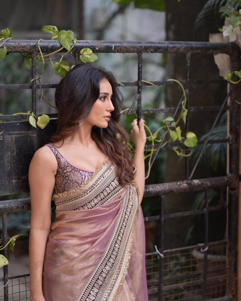 Handmade Designer Banarasi Saree with Zari Border – Elegant Purple & Gold Silk Saree for Wedding & Party Wear | Indian Ethnic Wear (BLACKLUXE CRAFTS)