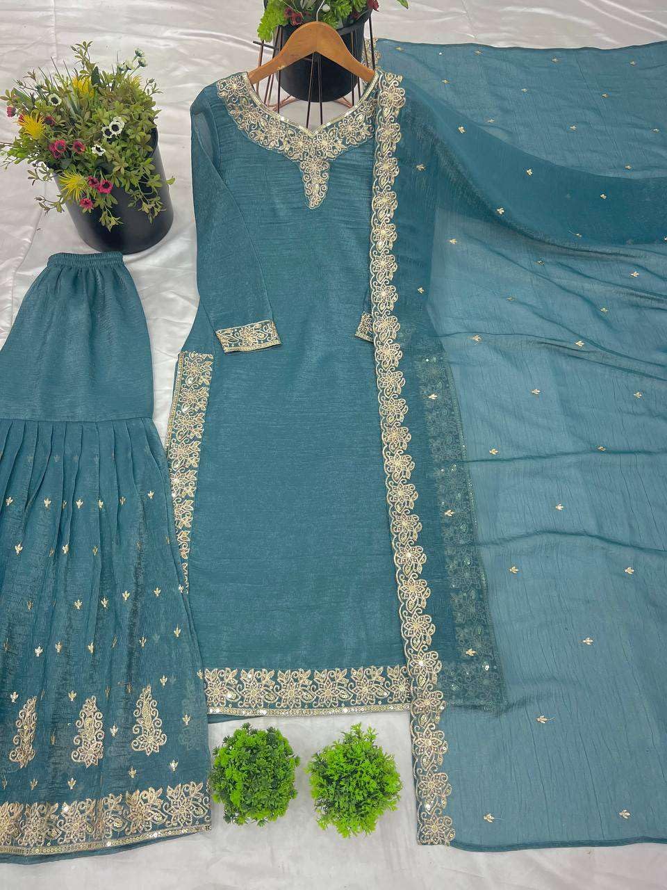 Organza Sharara Suit with Zari Embroidery & Lace Dupatta | Festive & Wedding Wear
(BLACKLUXE CRAFTS) - BLACKLUXECRAFTS