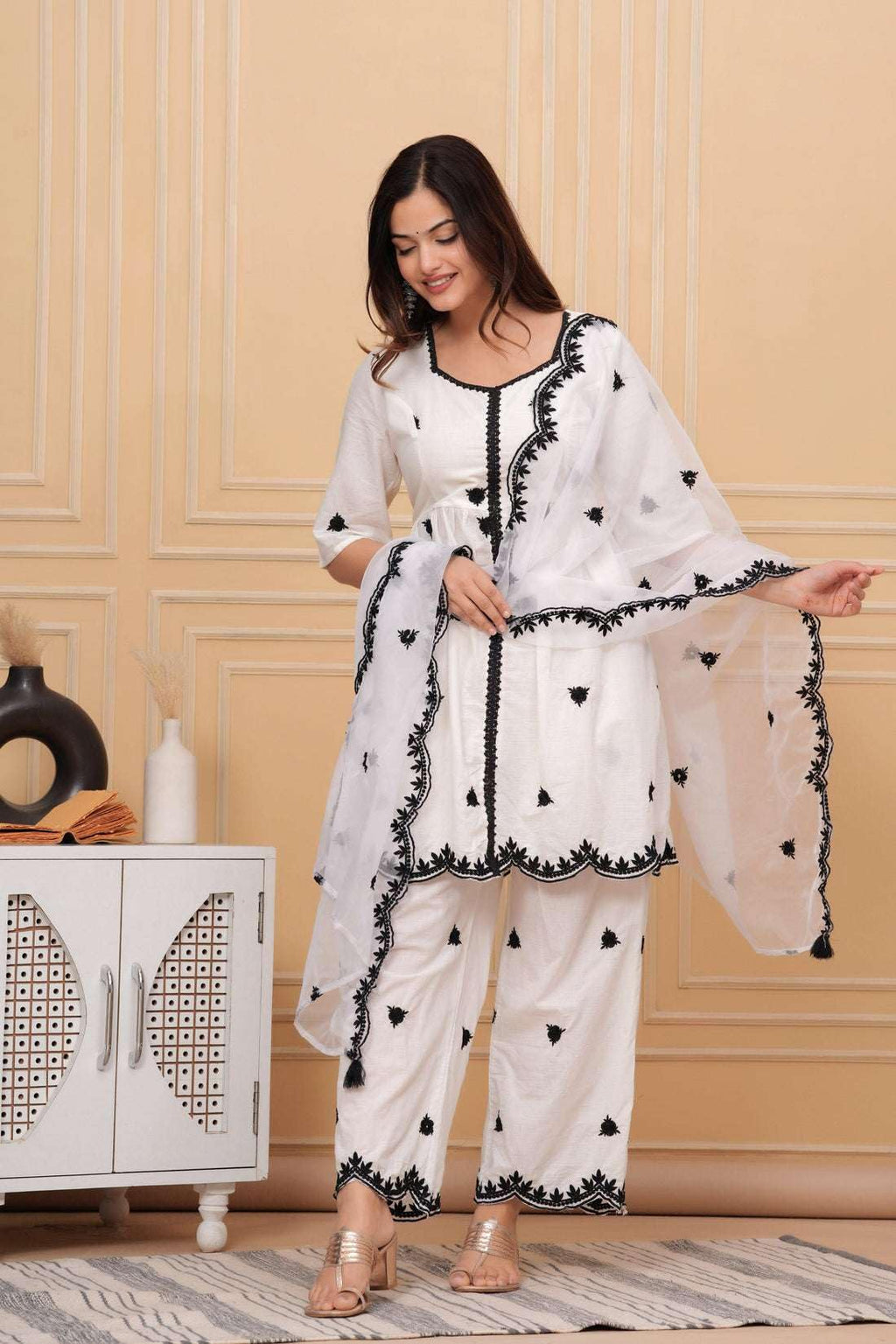 White & Black Embroidered Cotton Kurta Set with Dupatta | Ethnic Indian Women’s 3-Piece Suit
(BLACKLUXE CRAFTS) - BLACKLUXECRAFTS