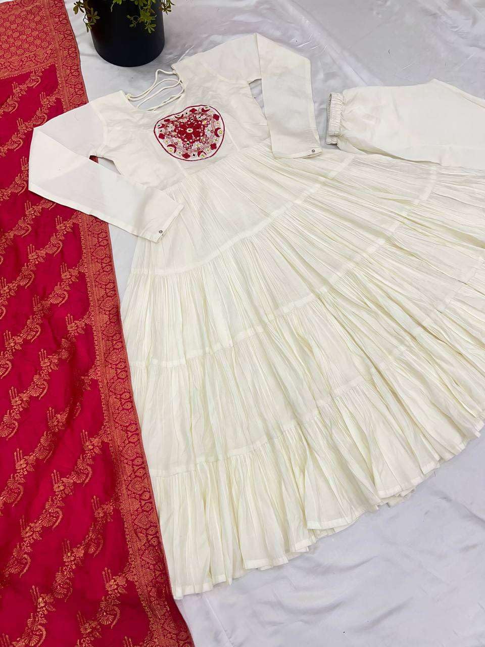 Anarkali Suit with Dupatta – Long Flared Ethnic Party Wear Dress for Women
(BLACKLUXE CRAFTS) - BLACKLUXECRAFTS