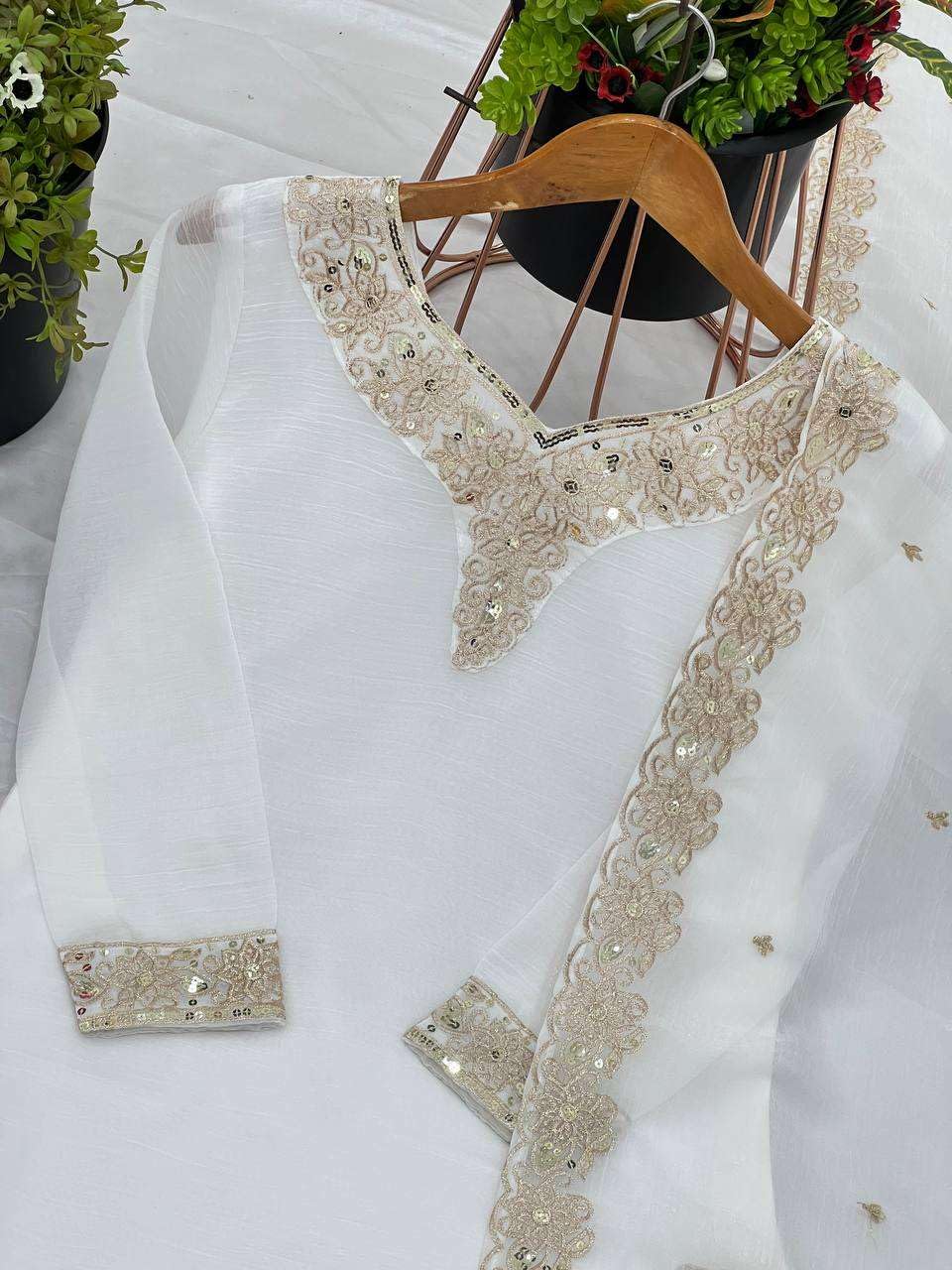 Organza Sharara Suit with Zari Embroidery & Lace Dupatta | Festive & Wedding Wear
(BLACKLUXE CRAFTS) - BLACKLUXECRAFTS