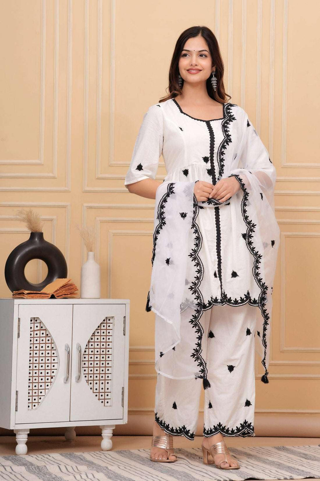 White & Black Embroidered Cotton Kurta Set with Dupatta | Ethnic Indian Women’s 3-Piece Suit
(BLACKLUXE CRAFTS) - BLACKLUXECRAFTS