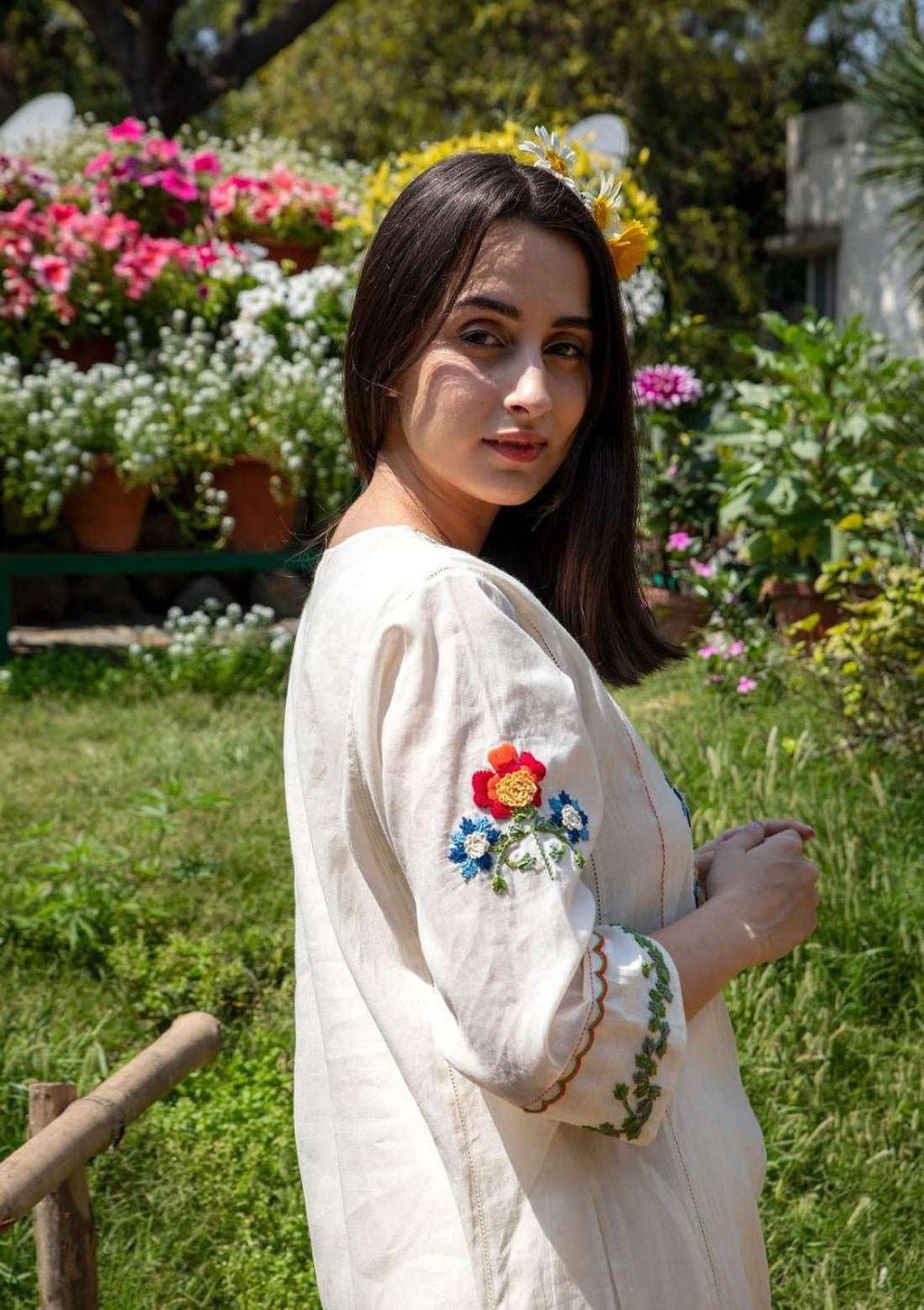 Cream Cotton Embroidered Kurta Set – Handcrafted Floral Ethnic Wear for Women with Pants
 (BLACKLUXE CRAFTS) - BLACKLUXECRAFTS