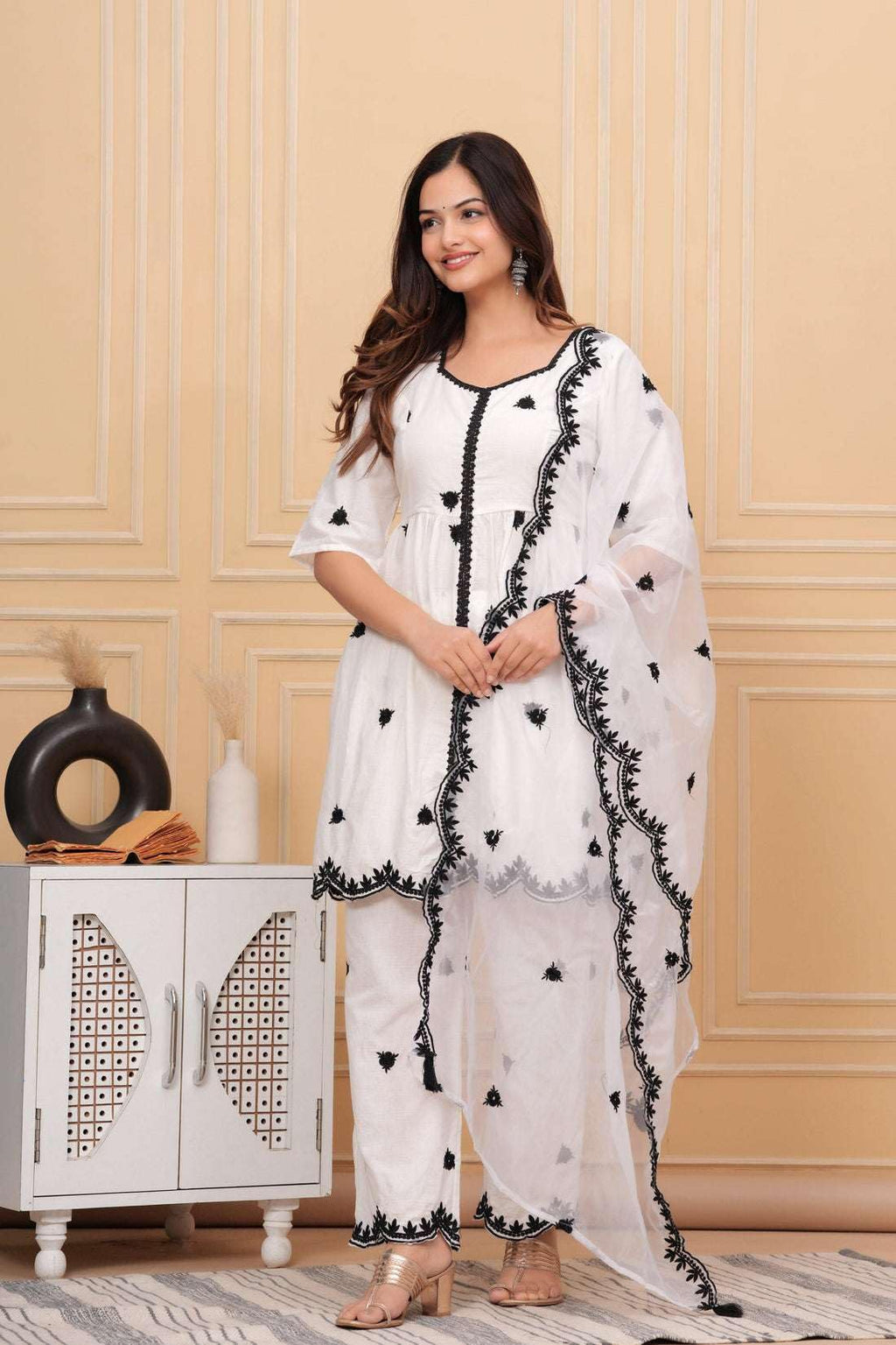 White & Black Embroidered Cotton Kurta Set with Dupatta | Ethnic Indian Women’s 3-Piece Suit
(BLACKLUXE CRAFTS) - BLACKLUXECRAFTS