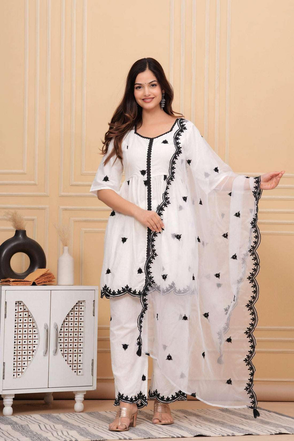 White & Black Embroidered Cotton Kurta Set with Dupatta | Ethnic Indian Women’s 3-Piece Suit
(BLACKLUXE CRAFTS) - BLACKLUXECRAFTS