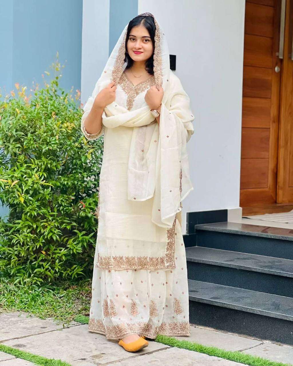 Organza Sharara Suit with Zari Embroidery & Lace Dupatta | Festive & Wedding Wear
(BLACKLUXE CRAFTS) - BLACKLUXECRAFTS