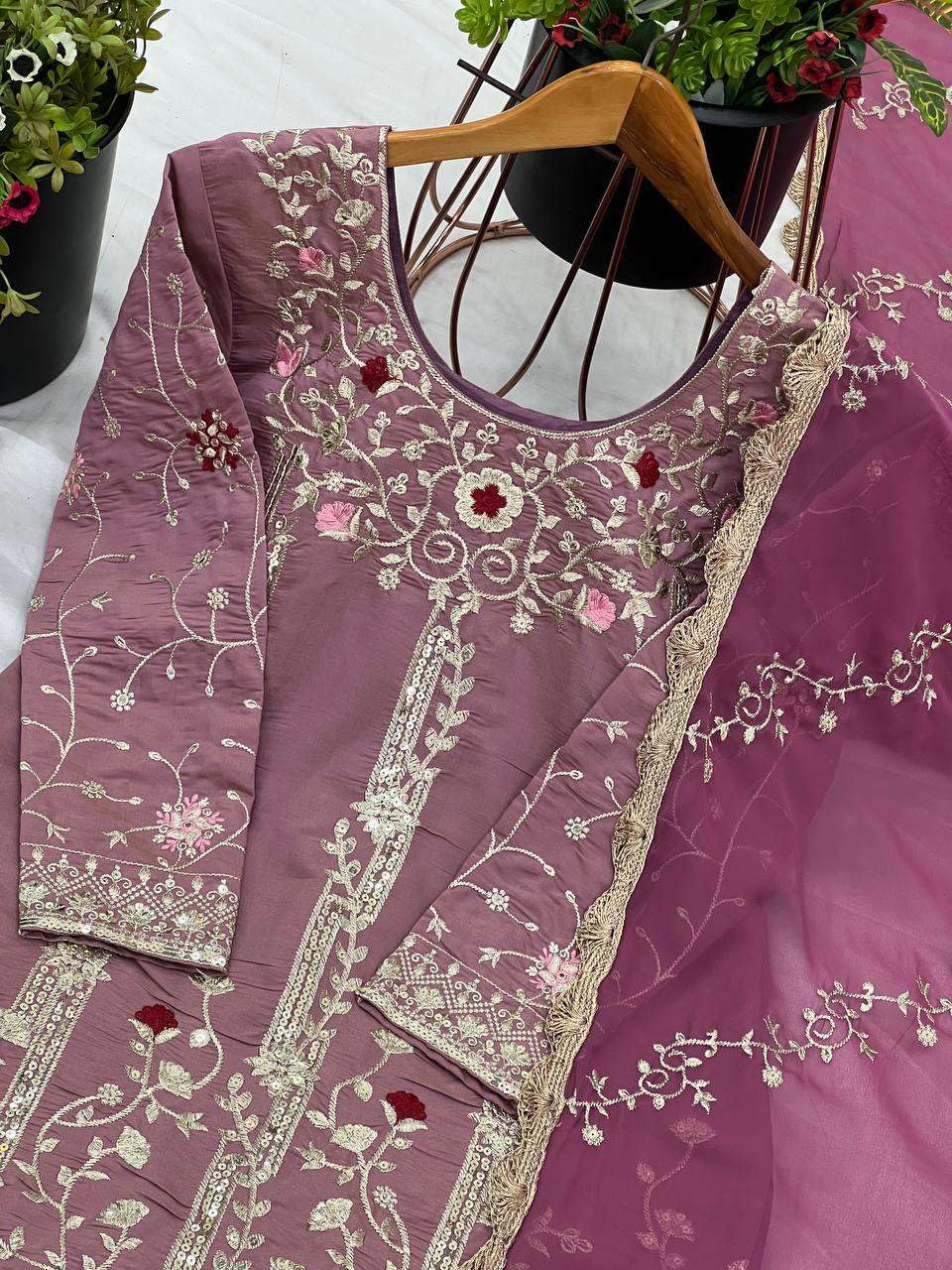 Designer Mauve Embroidered Sharara Suit with Dupatta – Heavy Party Wear Indian Ethnic Outfit for Women
(BLACKLUXE CRAFTS) - BLACKLUXECRAFTS