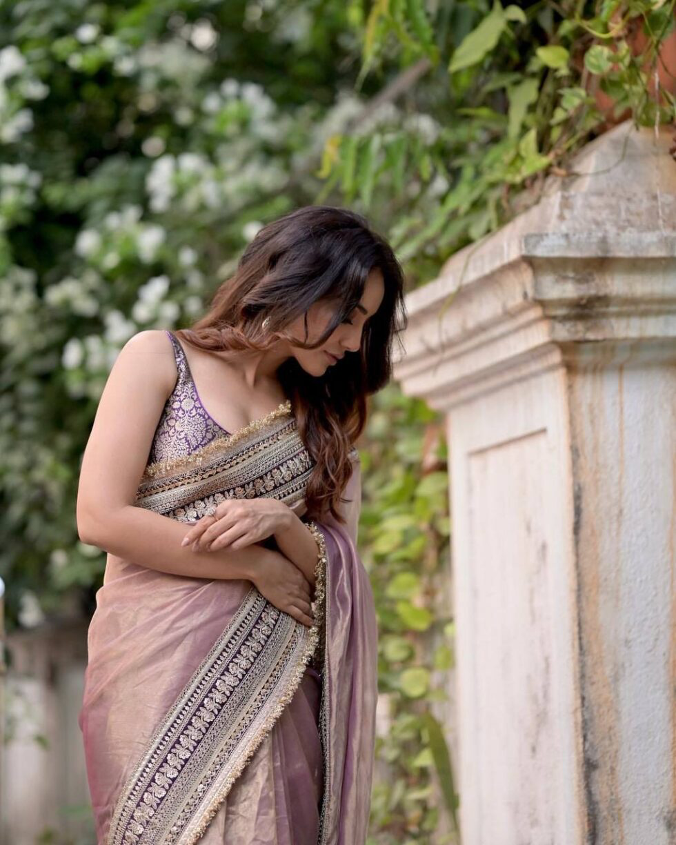 Handmade Designer Banarasi Saree with Zari Border – Elegant Purple & Gold Silk Saree for Wedding & Party Wear | Indian Ethnic Wear (BLACKLUXE CRAFTS)
