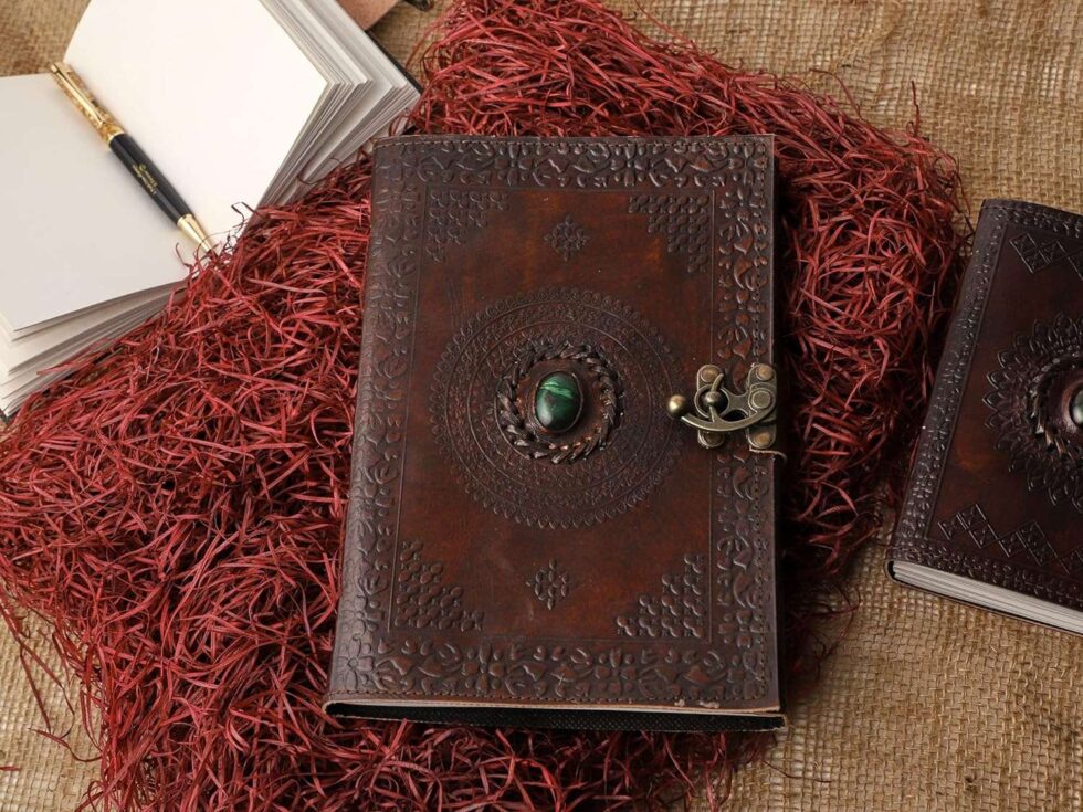 Handmade Vintage Leather Journal with Green Stone & Antique Lock – Refillable Writing Notebook for Men & Women
(BLACKLUXE CRAFTS) - BLACKLUXECRAFTS
