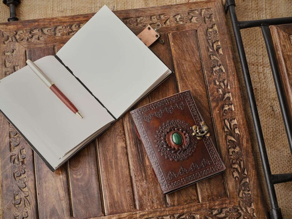 Handmade Vintage Leather Journal with Green Stone & Antique Lock – Refillable Writing Notebook for Men & Women
(BLACKLUXE CRAFTS) - BLACKLUXECRAFTS