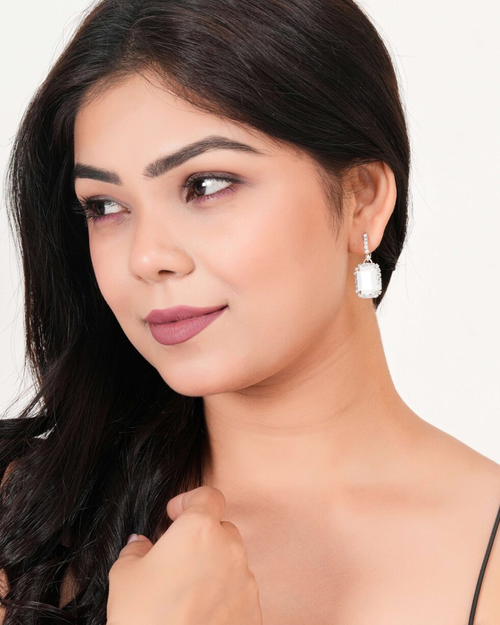 Luxury Crystal Rectangle Drop Earrings for Women – Elegant Rhinestone Dangle Jewelry, Wedding & Party Accessories
(BLACKLUXE CRAFTS) - BLACKLUXECRAFTS