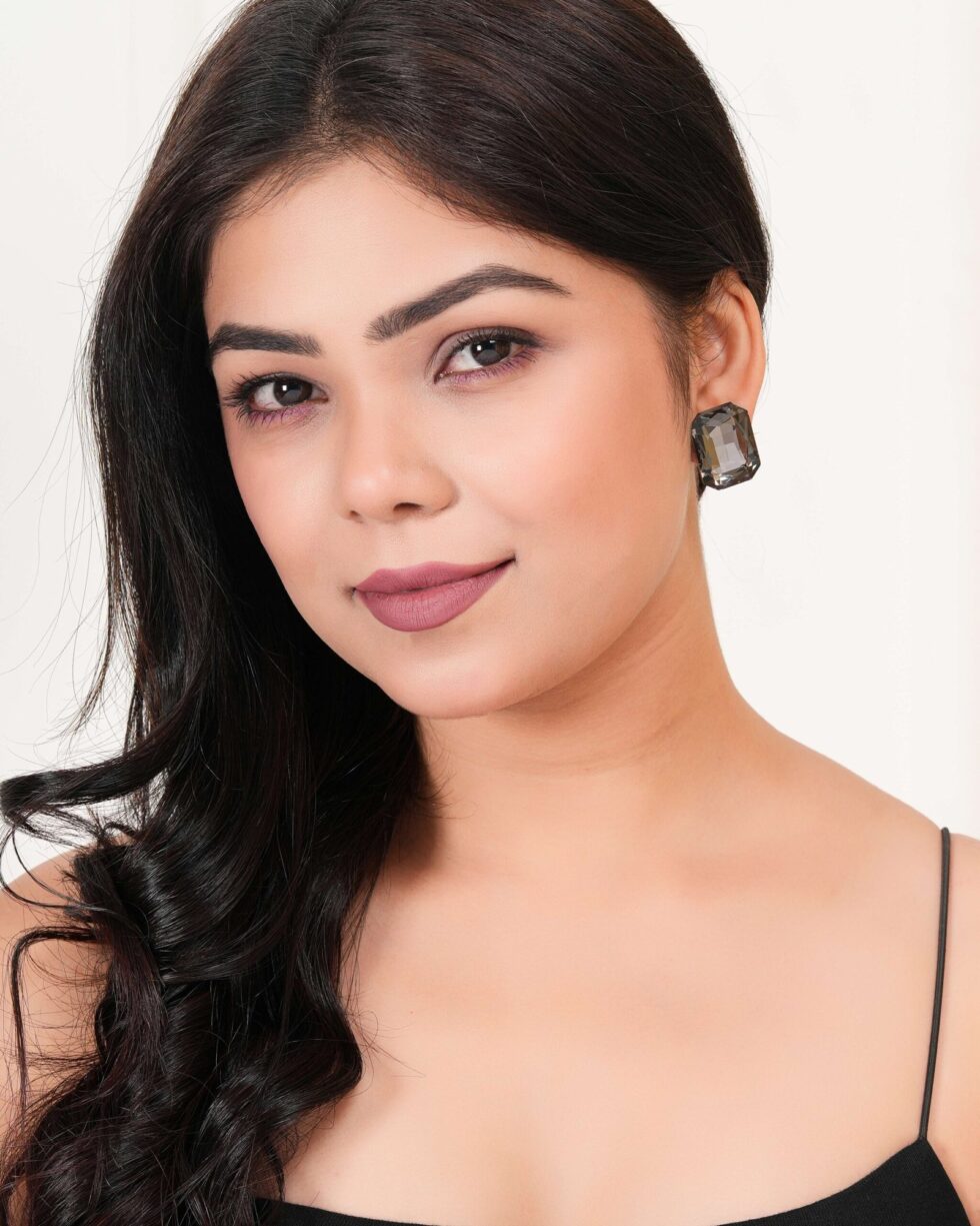 Smoky Crystal Rectangle Stud Earrings for Women – Elegant Faceted Gemstone Jewelry, Minimalist Statement Accessories
(BLACKLUXE CRAFTS) - BLACKLUXECRAFTS