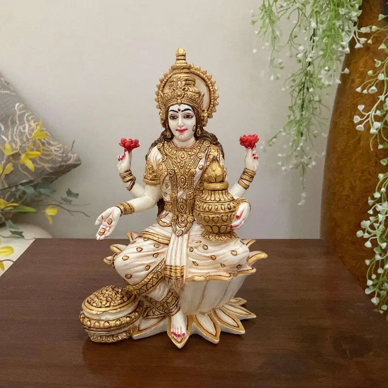 Seated Goddess Lakshmi Maa Statue – Handmade Devi Idol of Wealth & Prosperity for Home Temple, Pooja & Indian Spiritual Decor
(BLACKLUXE CRAFTS) - BLACKLUXECRAFTS