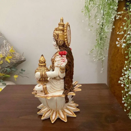 Seated Goddess Lakshmi Maa Statue – Handmade Devi Idol of Wealth & Prosperity for Home Temple, Pooja & Indian Spiritual Decor
(BLACKLUXE CRAFTS) - BLACKLUXECRAFTS