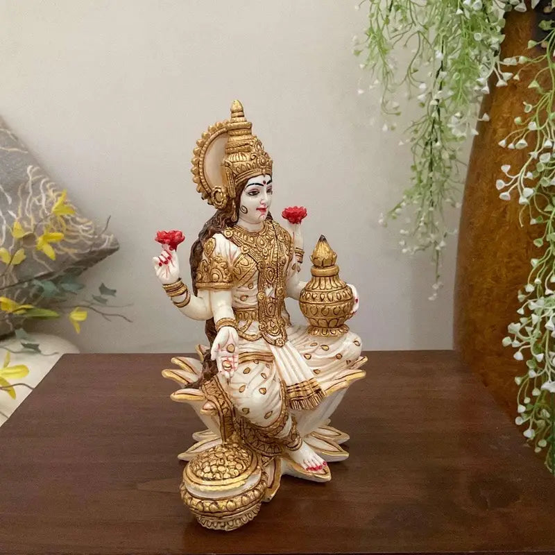 Seated Goddess Lakshmi Maa Statue – Handmade Devi Idol of Wealth & Prosperity for Home Temple, Pooja & Indian Spiritual Decor
(BLACKLUXE CRAFTS) - BLACKLUXECRAFTS