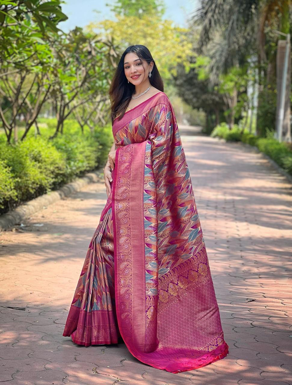 Handmade Banarasi Silk Saree – Indian Pink Woven Bridal & Party Wear Sari with Golden Zari Work | Traditional Ethnic Clothing from India (BLACKLUXE CRAFTS)