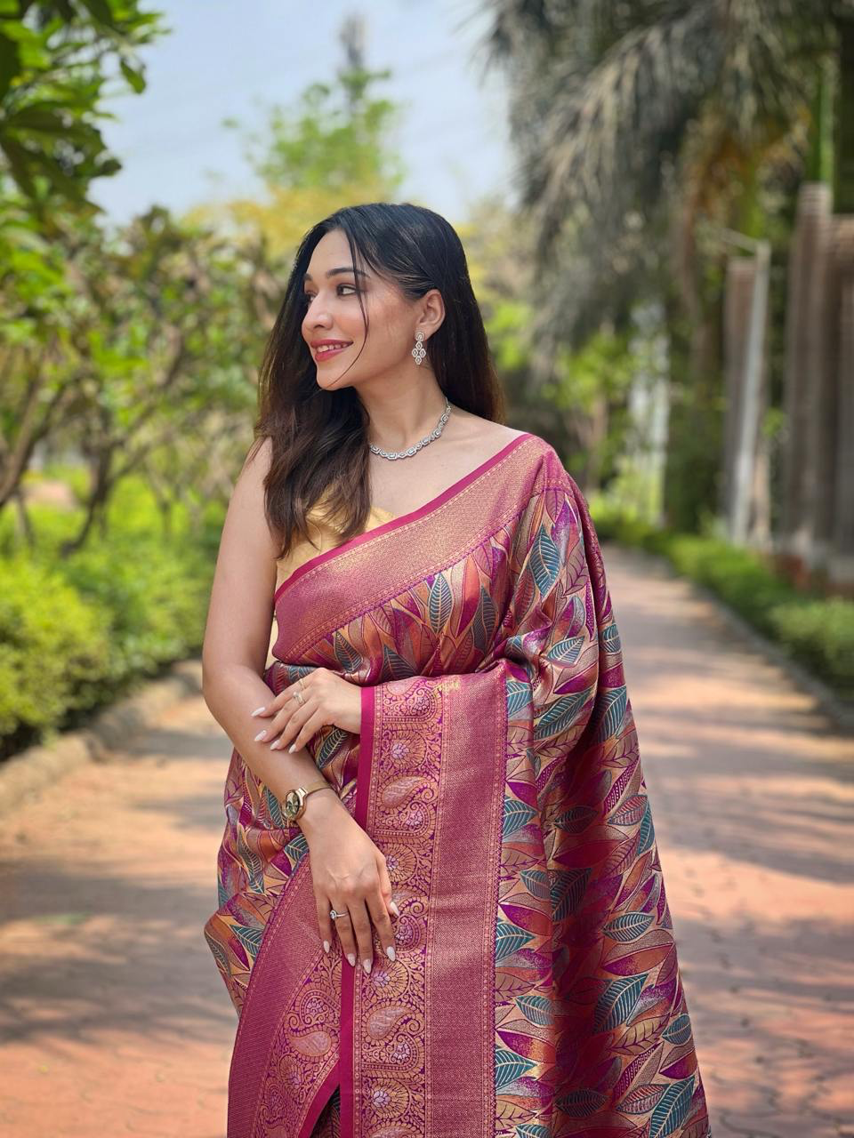 Handmade Banarasi Silk Saree – Indian Pink Woven Bridal & Party Wear Sari with Golden Zari Work | Traditional Ethnic Clothing from India (BLACKLUXE CRAFTS)