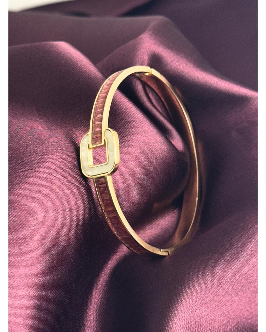 Elegant Gold-Plated Bangle Bracelet with Red Crystal Inlay and Buckle Design – Luxury Adjustable Fashion Jewelry for Women (BLACKLUXE CRAFTS)