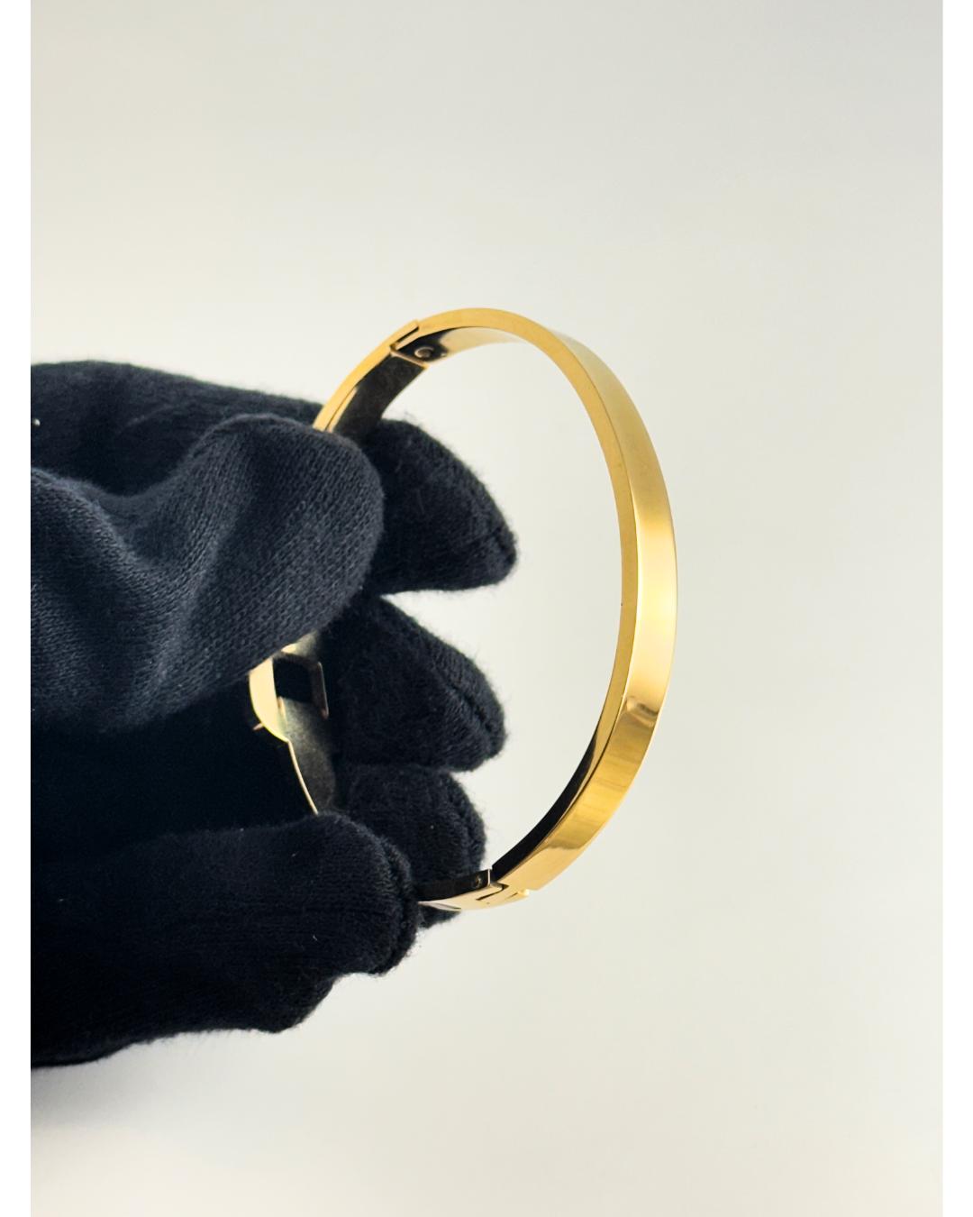 Elegant Gold-Plated Bangle Bracelet with Red Crystal Inlay and Buckle Design – Luxury Adjustable Fashion Jewelry for Women (BLACKLUXE CRAFTS)