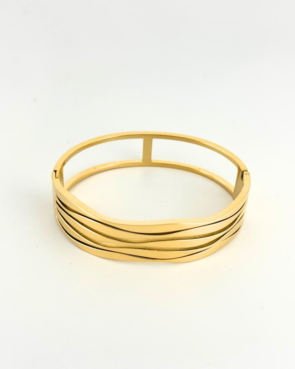 Elegant Gold-Plated Open Cuff Bracelet with Modern Wave Design – Minimalist Adjustable Bangle for Women’s Fashion & Everyday Wear (BLACKLUXE CRAFTS)