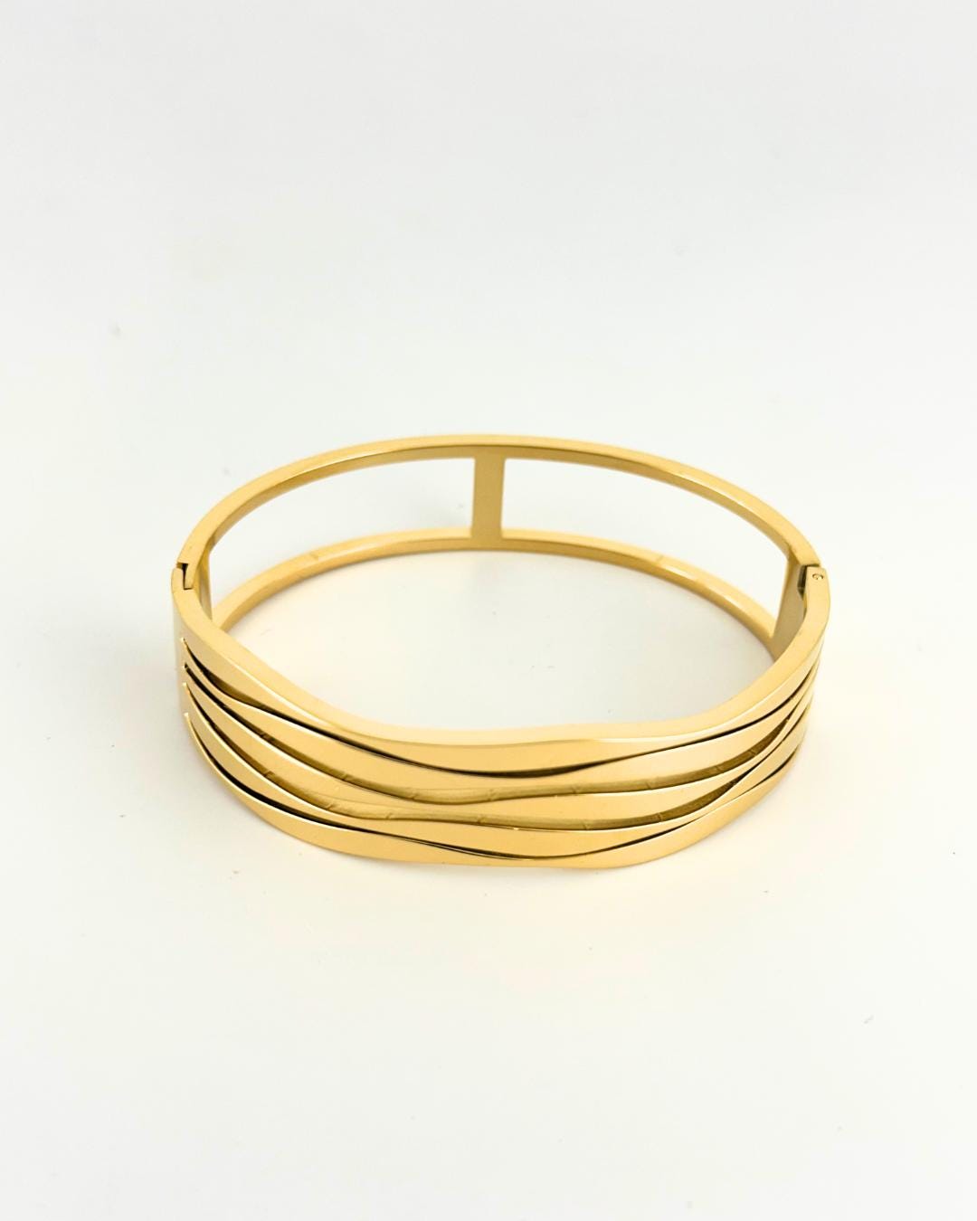 Elegant Gold-Plated Open Cuff Bracelet with Modern Wave Design – Minimalist Adjustable Bangle for Women’s Fashion & Everyday Wear (BLACKLUXE CRAFTS)