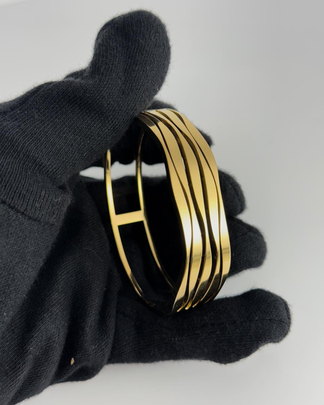 Elegant Gold-Plated Open Cuff Bracelet with Modern Wave Design – Minimalist Adjustable Bangle for Women’s Fashion & Everyday Wear (BLACKLUXE CRAFTS)