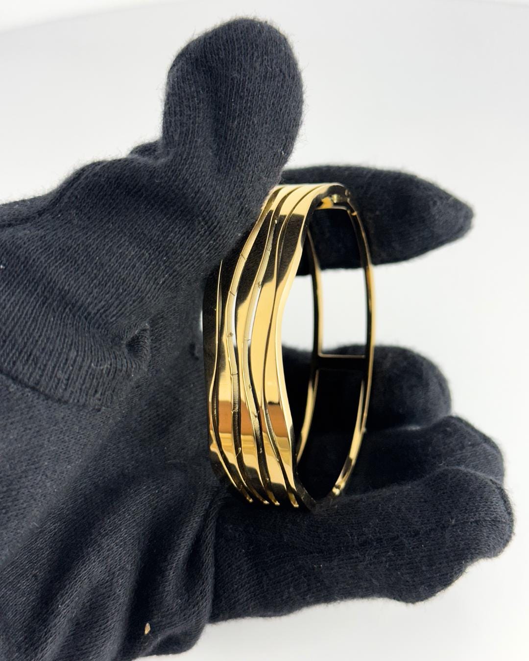 Elegant Gold-Plated Open Cuff Bracelet with Modern Wave Design – Minimalist Adjustable Bangle for Women’s Fashion & Everyday Wear (BLACKLUXE CRAFTS)