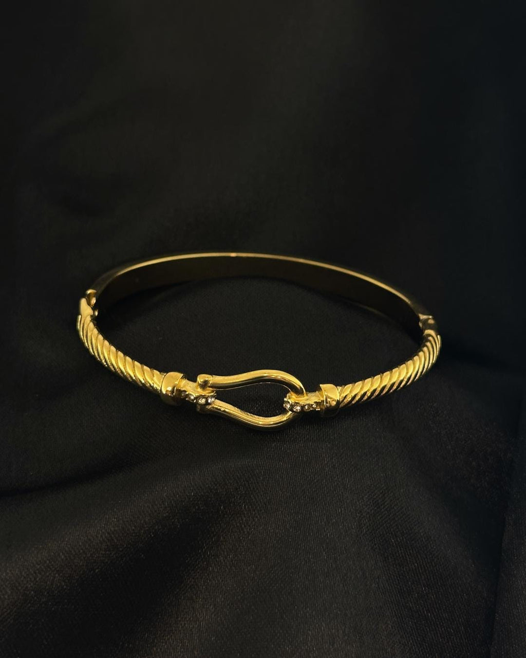 Elegant Gold-Plated Cuff Bracelet with Textured Rope Design – Minimalist Adjustable Bangle for Women’s Fashion & Everyday Wear (BLACKLUXE CRAFTS)