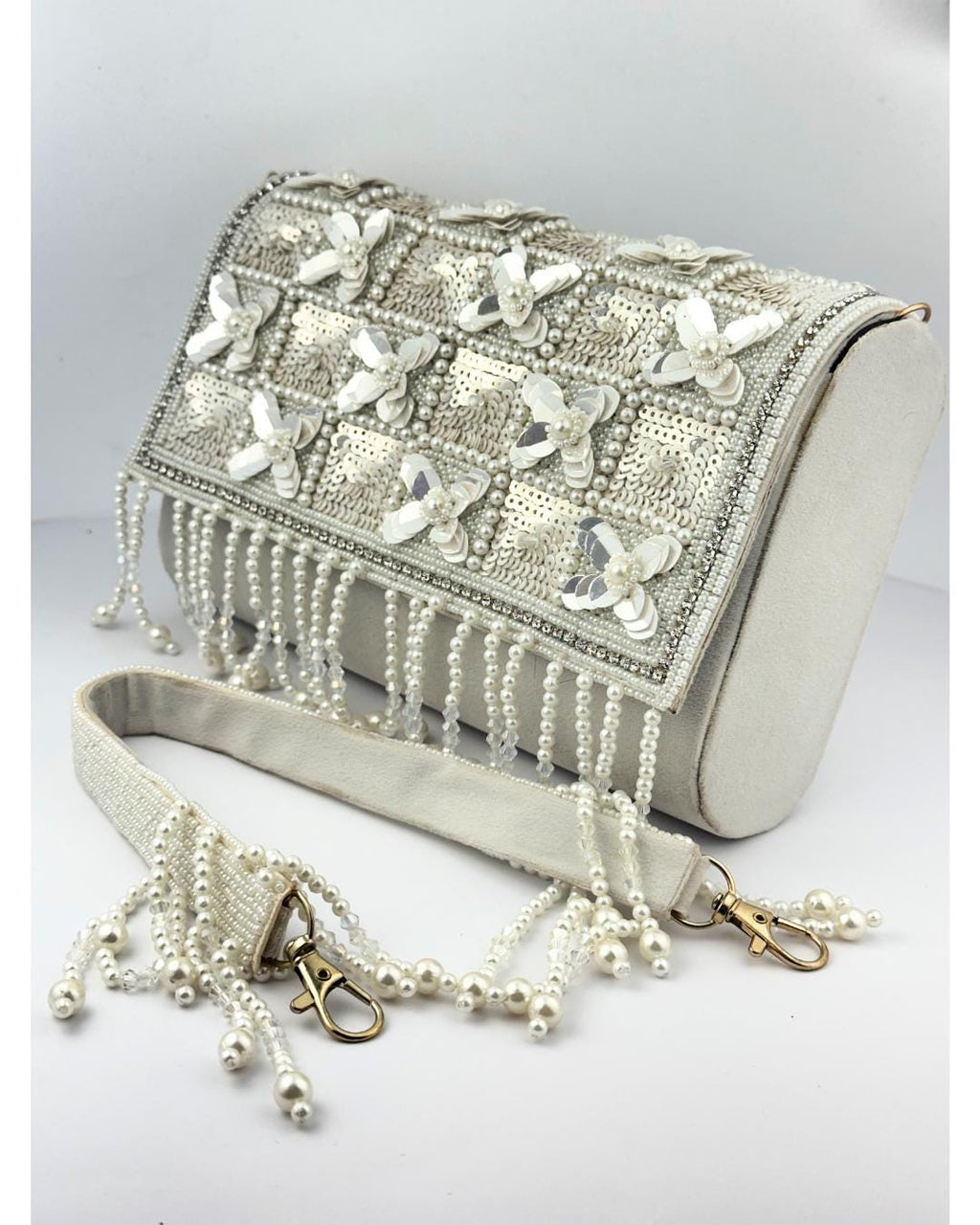 Luxury White Beaded Clutch Purse with Pearl Fringe & Sequin Floral Embellishments – Elegant Bridal & Evening Handbag for Weddings & Parties (BLACKLUXE CRAFTS)