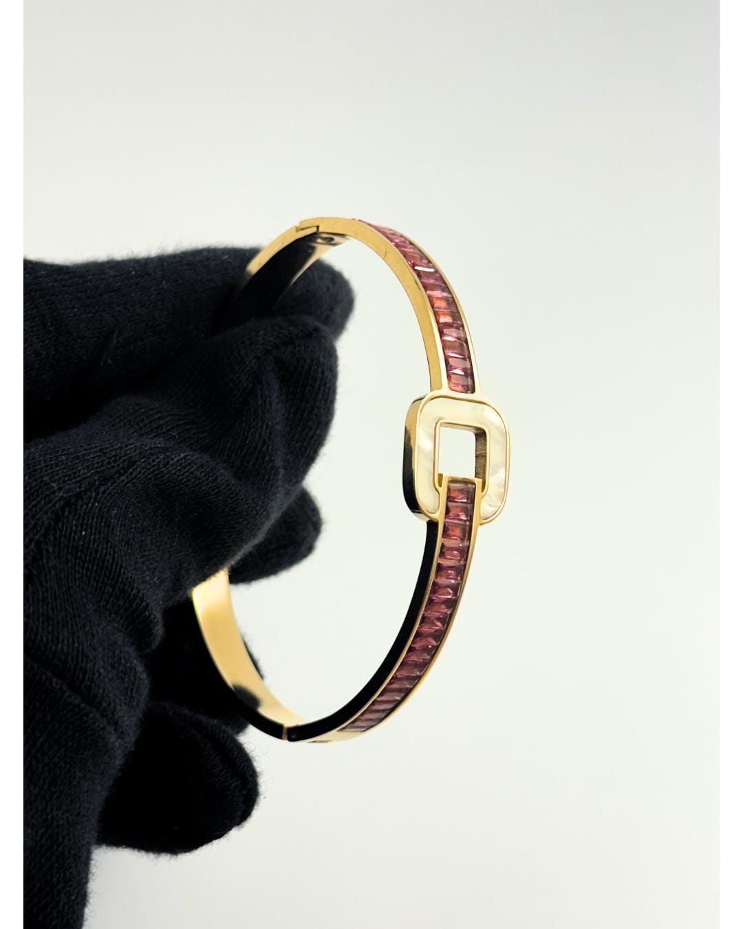 Elegant Gold-Plated Bangle Bracelet with Red Crystal Inlay and Buckle Design – Luxury Adjustable Fashion Jewelry for Women (BLACKLUXE CRAFTS)