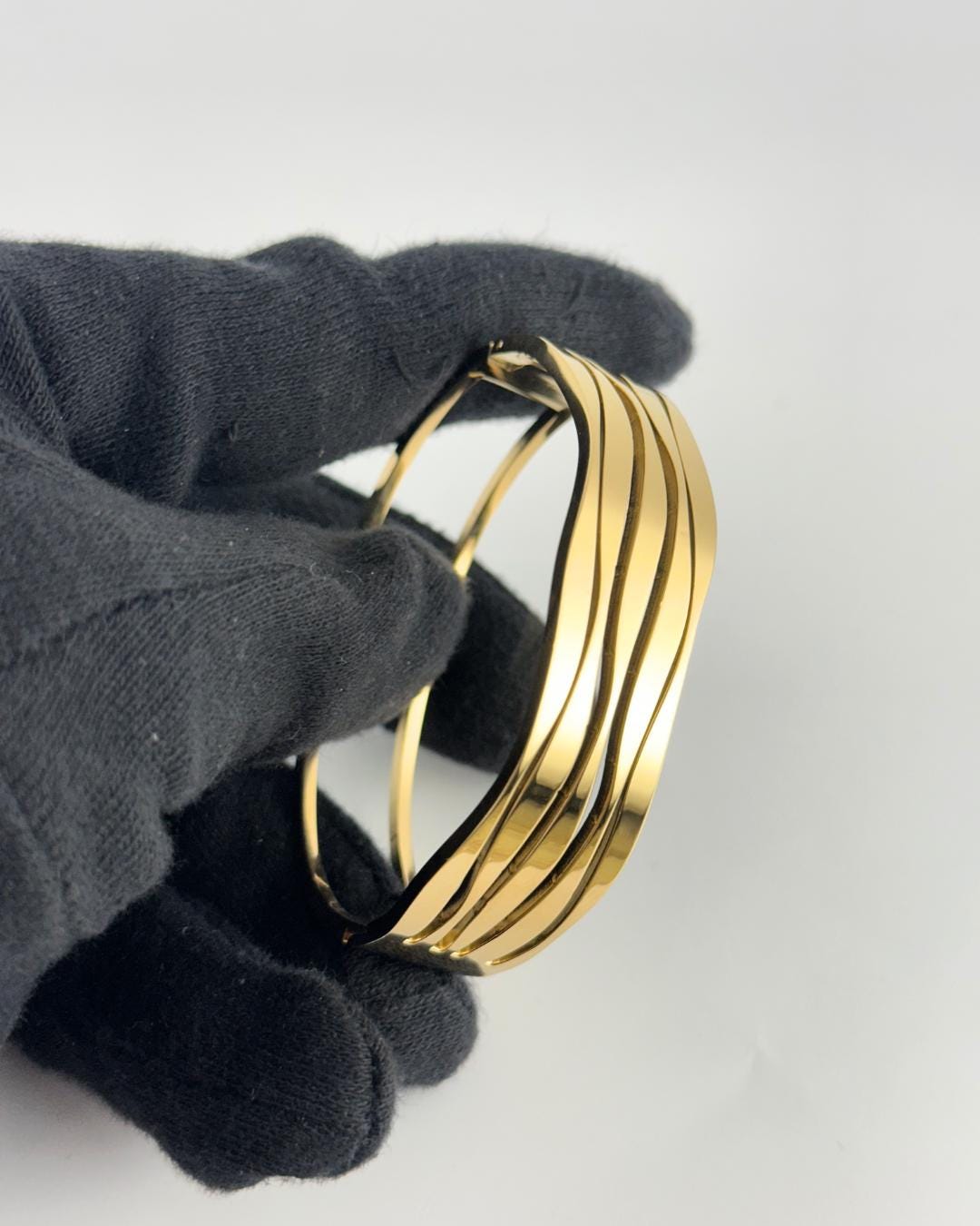 Elegant Gold-Plated Open Cuff Bracelet with Modern Wave Design – Minimalist Adjustable Bangle for Women’s Fashion & Everyday Wear (BLACKLUXE CRAFTS)