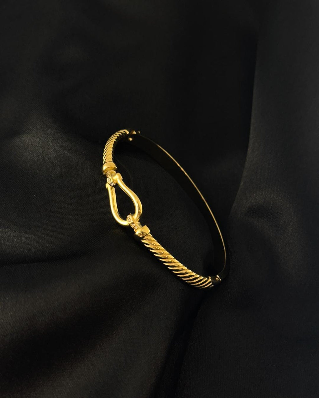 Elegant Gold-Plated Cuff Bracelet with Textured Rope Design – Minimalist Adjustable Bangle for Women’s Fashion & Everyday Wear (BLACKLUXE CRAFTS)