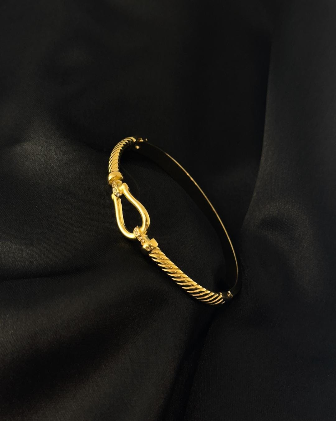 Elegant Gold-Plated Cuff Bracelet with Textured Rope Design – Minimalist Adjustable Bangle for Women’s Fashion & Everyday Wear (BLACKLUXE CRAFTS)